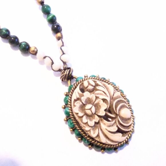 Sweet Romance Beaded Carved Floral Cameo Style Pendant Necklace * - Picture 3 of 5